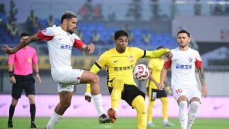 中超-青岛西海岸0-0云南玉昆遭四轮不胜 段刘愚、韩子龙失良机
